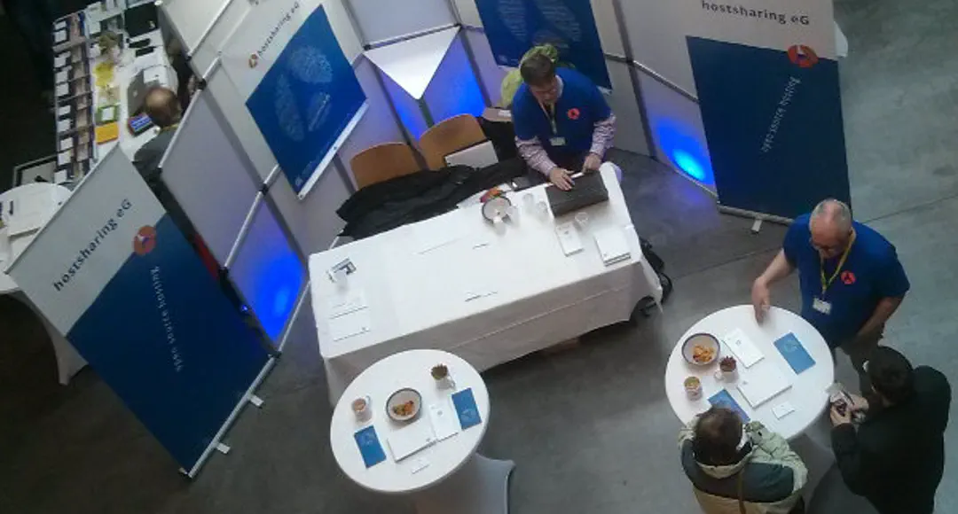 Blick von oben auf den Hostsharing-Stand