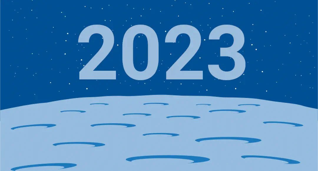 Die Zahl 2023 schwebt über der Oberfläche eines mit Kratern übersäten Planeten.