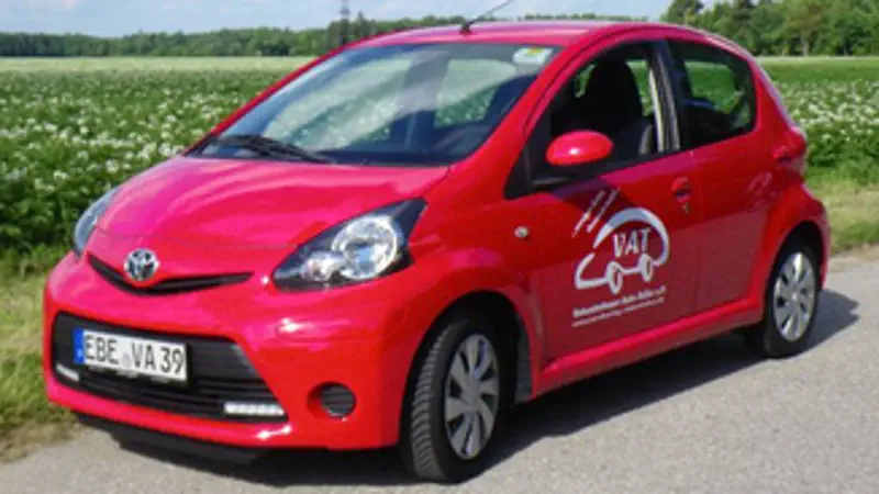 Roter Kleinwagen