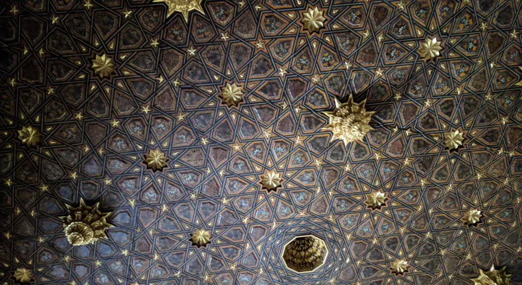Decke im Alcázar von Sevilla (Foto: Jan Ulrich Hasecke)